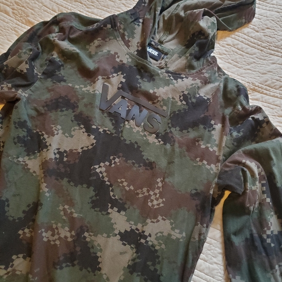 Van's Hooded Camo Top - Picture 2 of 4